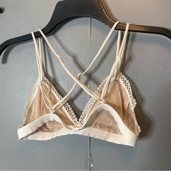Victoria’s Secret Lace Bralette in Cream size medium - Picture 3 of 6